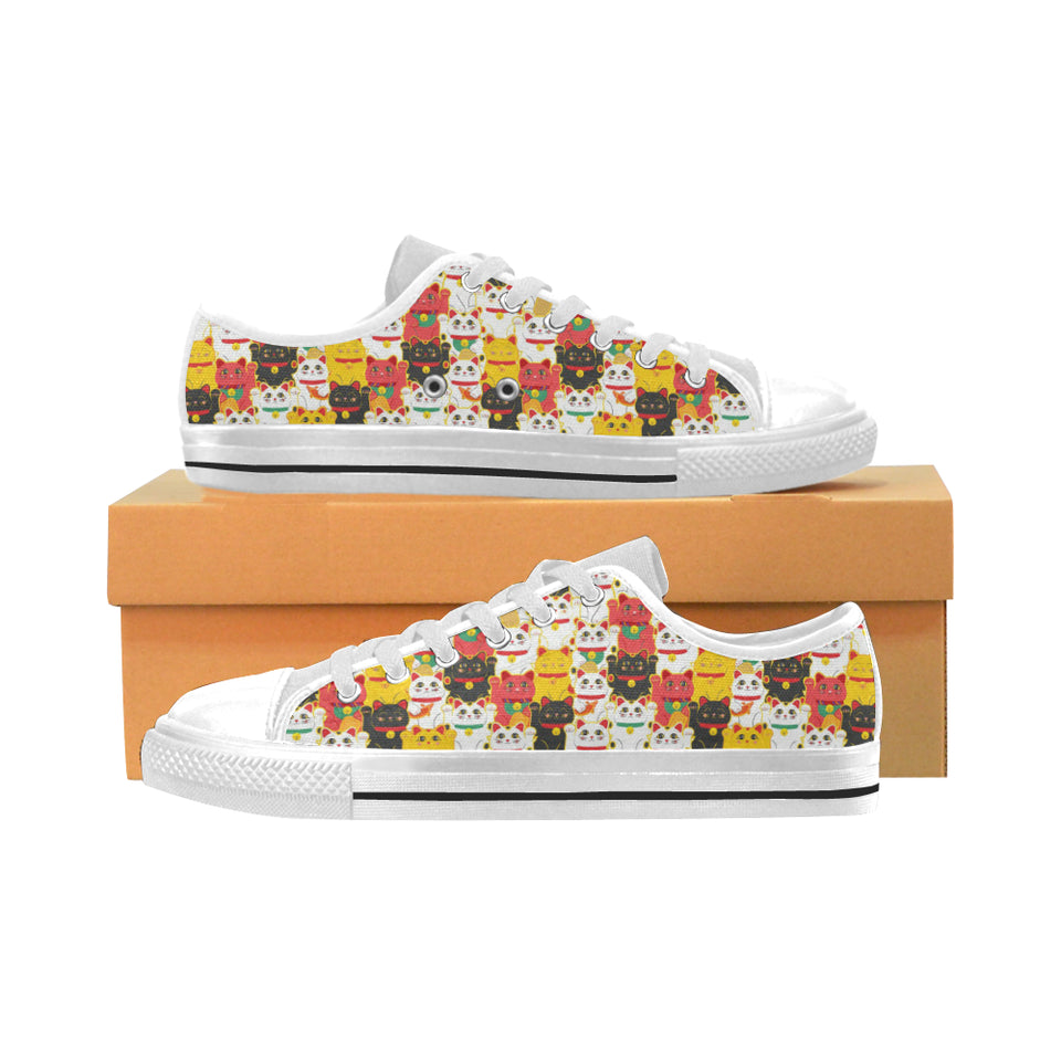 Colorful Maneki neko cat pattern Men's Low Top Canvas Shoes White