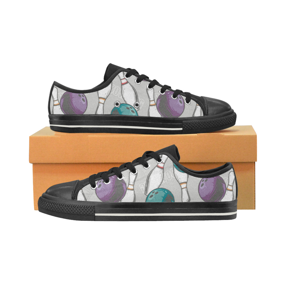 Bowling ball and pin gray background Men's Low Top Canvas Shoes Black