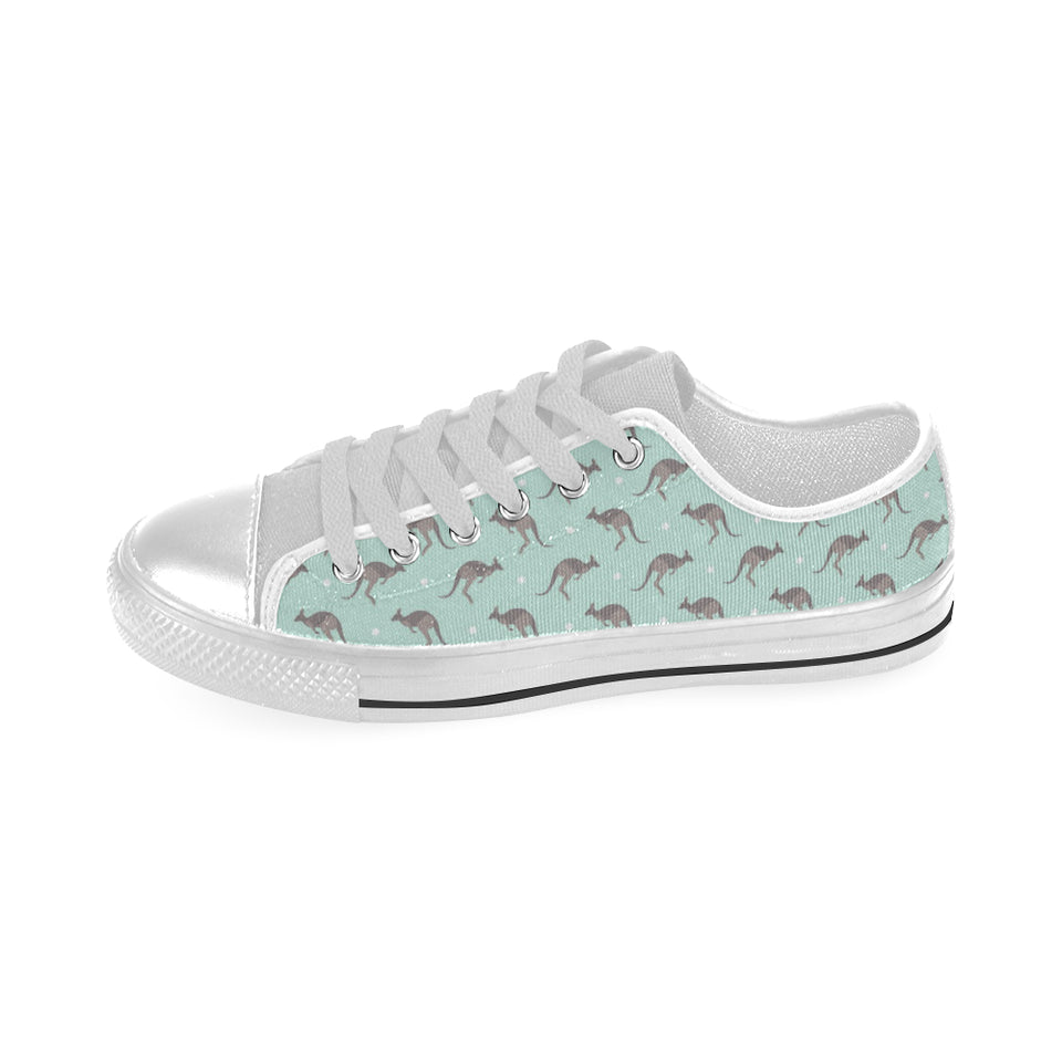 Kangaroo pattern background Men's Low Top Canvas Shoes White