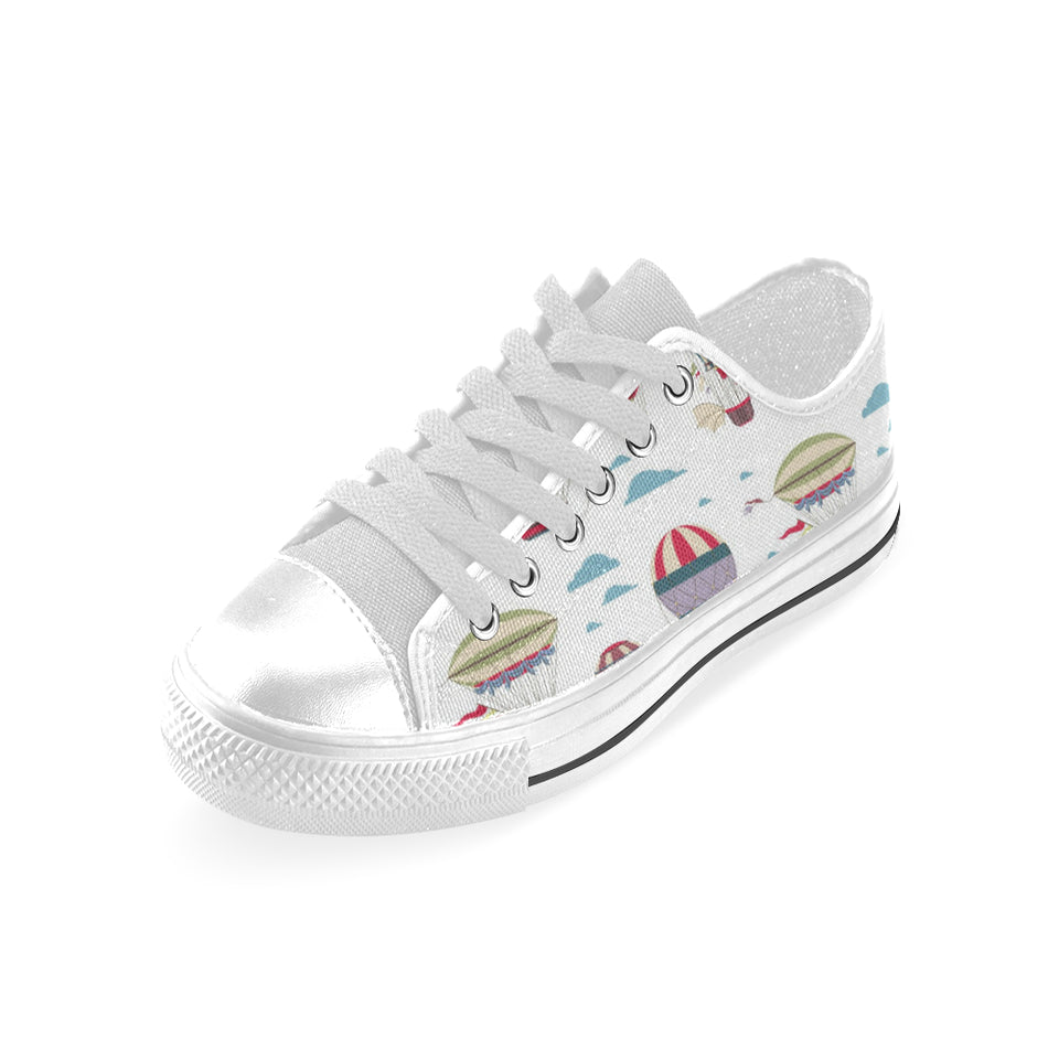 Hot air balloon pattern Men's Low Top Canvas Shoes White