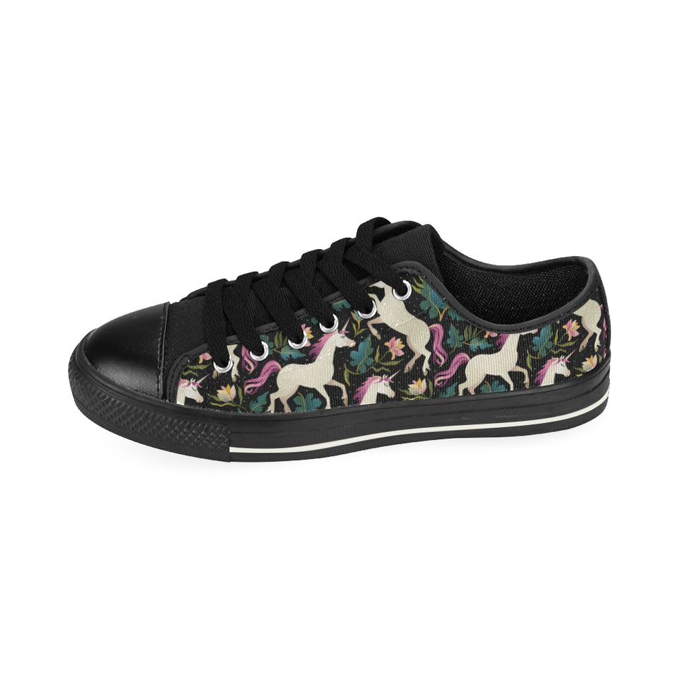 Unicorns forest background Men's Low Top Canvas Shoes Black