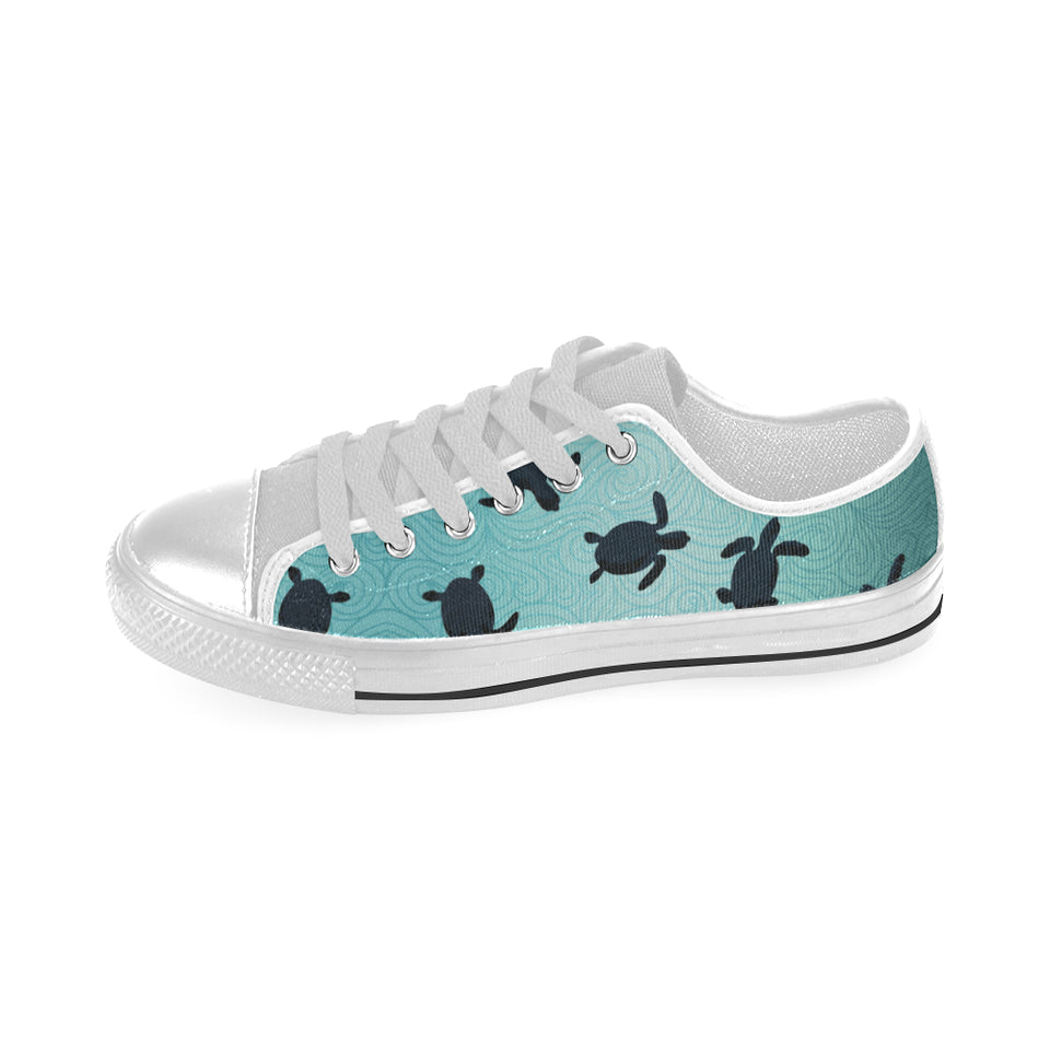 Sea turtle with blue ocean backgroud Men's Low Top Shoes White