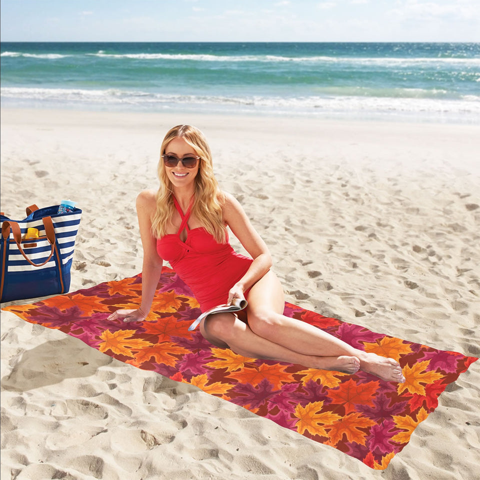Autumn maple leaf pattern Beach Towel