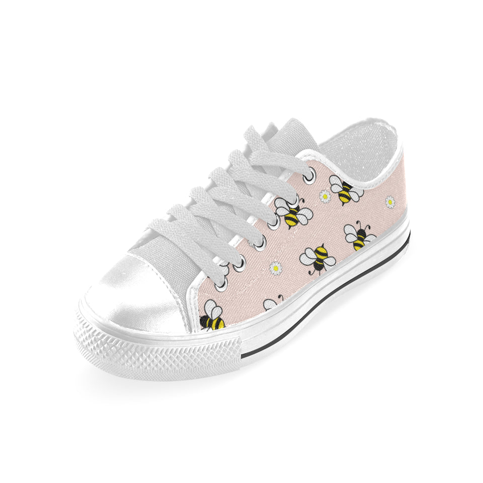 Cute bee flower pattern pink background Men's Low Top Shoes White