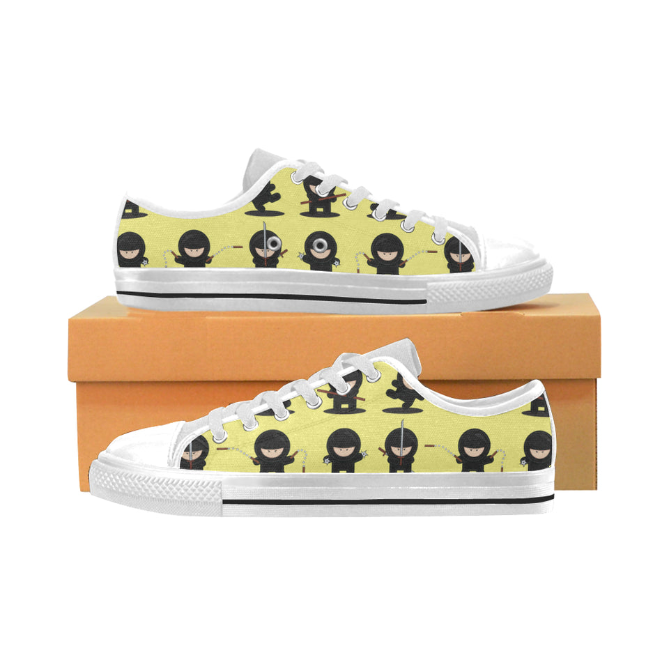 Cute ninja yellow background Men's Low Top Canvas Shoes White