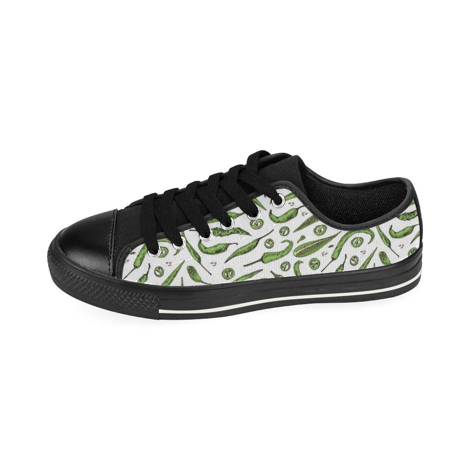 Hand drawn sketch style green Chili peppers patter Men's Low Top Canvas Shoes Black