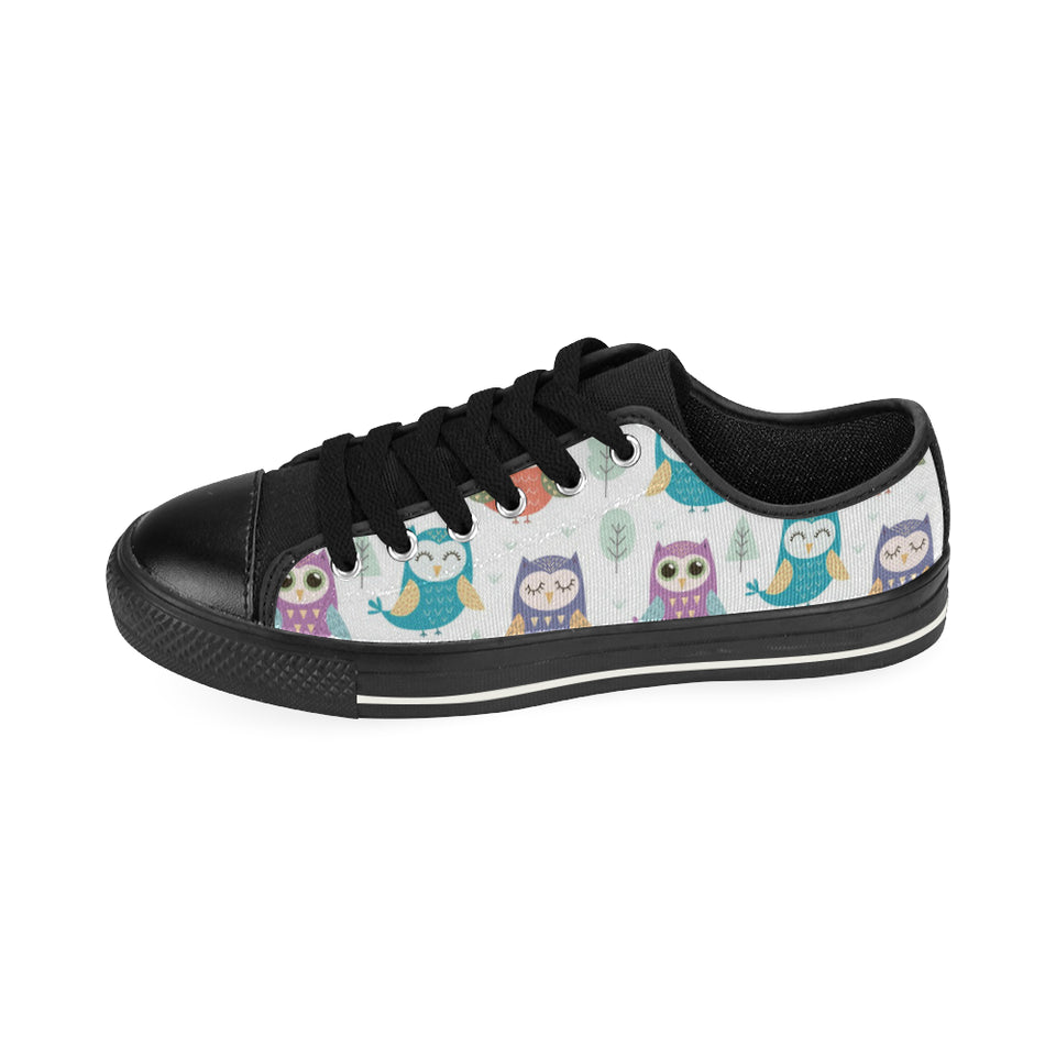 Cute owl pattern Men's Low Top Canvas Shoes Black
