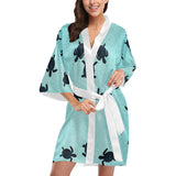 Sea turtle with blue ocean backgroud Women's Short Kimono Robe