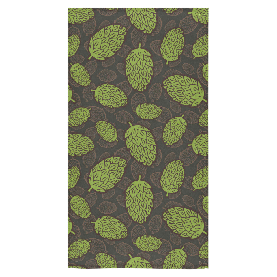 Hop pattern black background Bath Towel