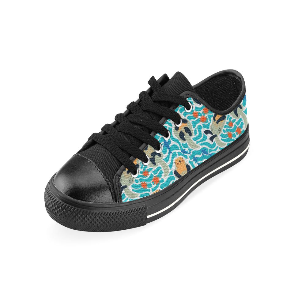 Cute sea otters fishe sea urchin pattern Men's Low Top Canvas Shoes Black