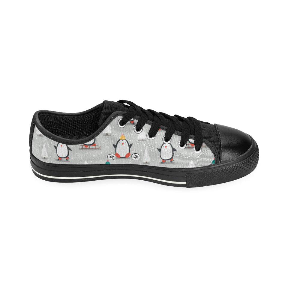 Cute Penguin christmas pattern Men's Low Top Canvas Shoes Black