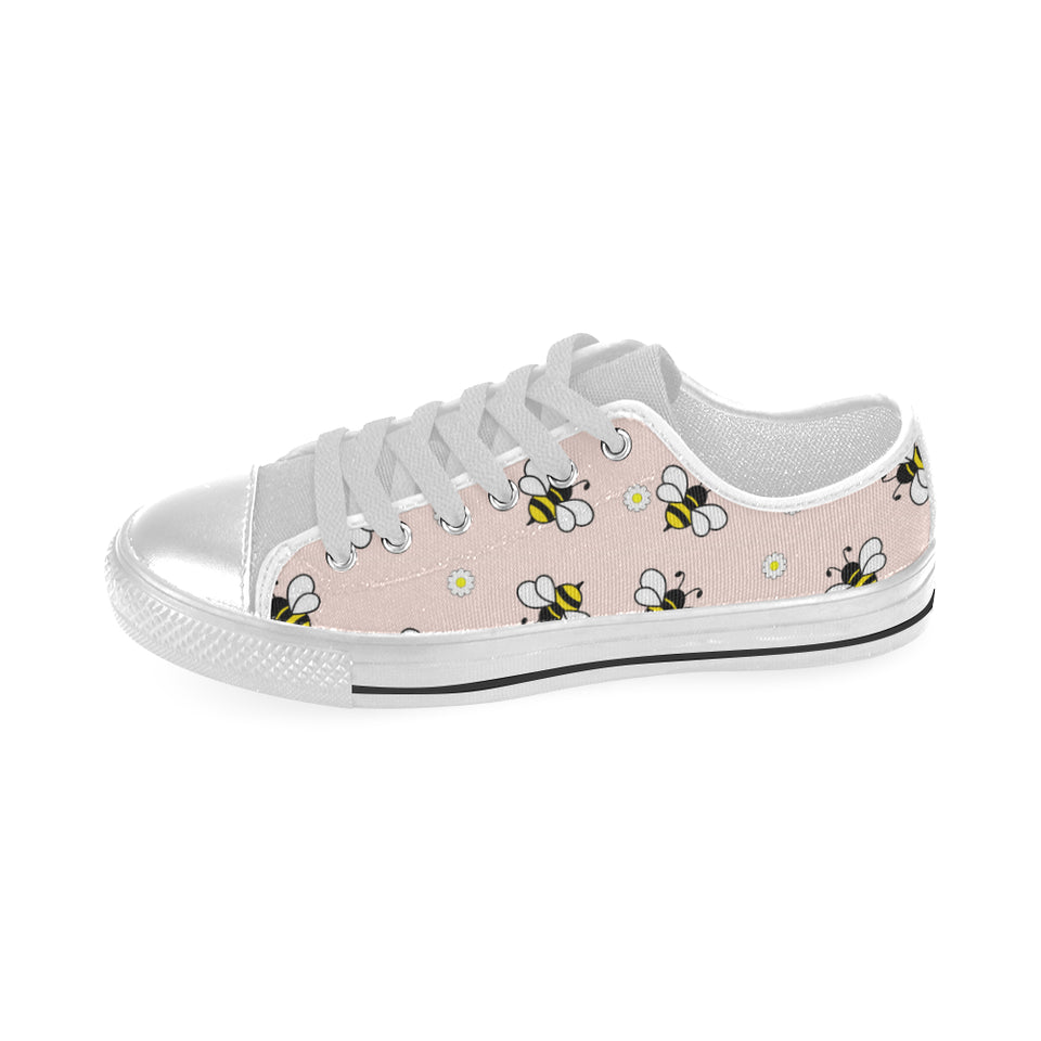 Cute bee flower pattern pink background Men's Low Top Shoes White
