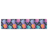 Pineapples pattern zigzag background Table Runner