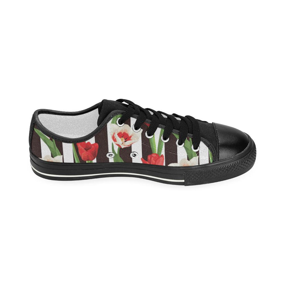 red and white tulips pattern Kids' Boys' Girls' Low Top Canvas Shoes Black