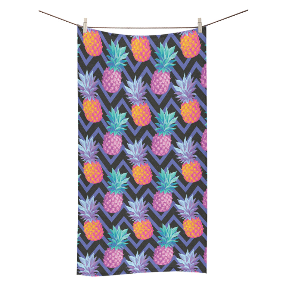 Pineapples pattern zigzag background Bath Towel