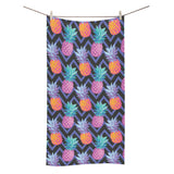 Pineapples pattern zigzag background Bath Towel