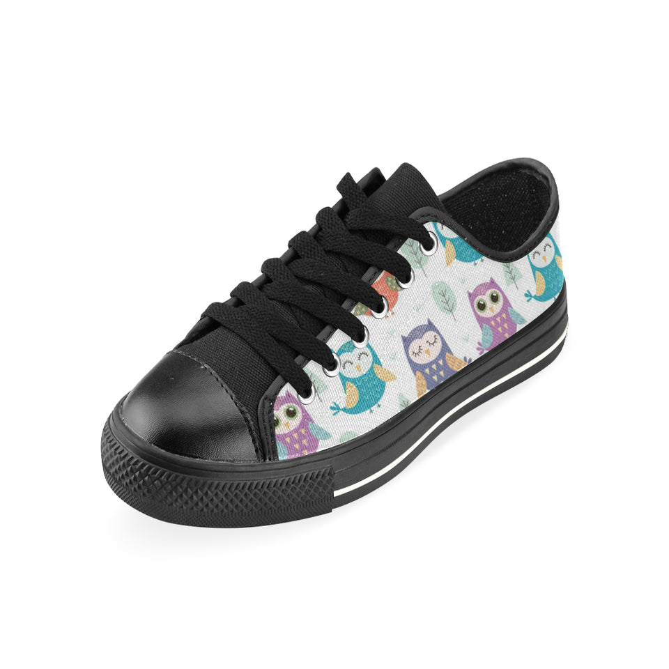 Cute owl pattern Men's Low Top Canvas Shoes Black