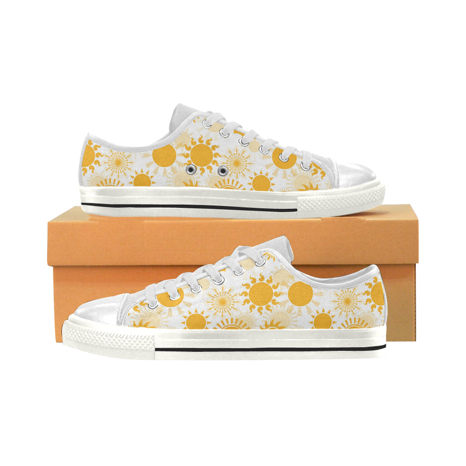 Sun design pattern Women's Low Top Canvas Shoes White