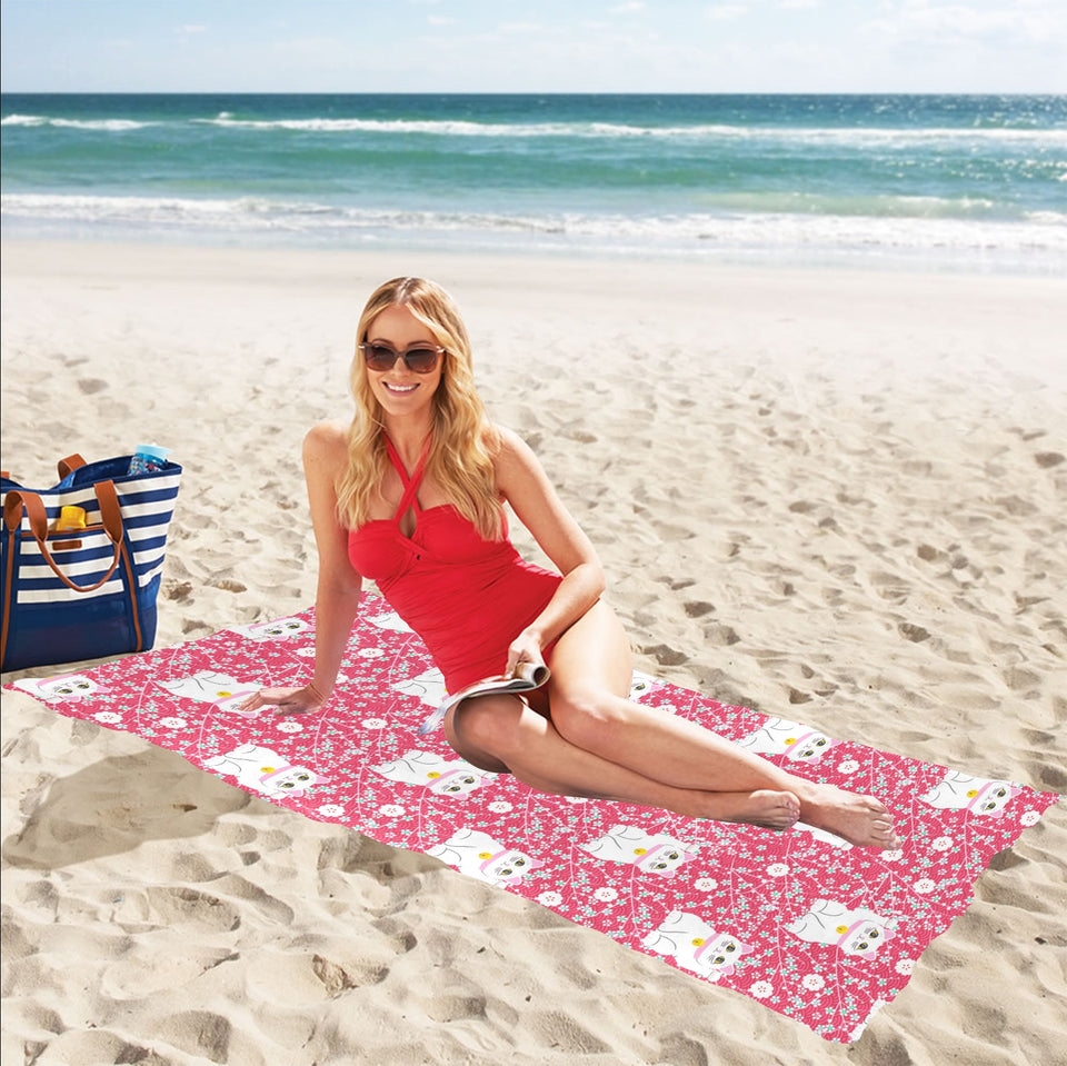 Maneki neko cat sakura pink background Beach Towel