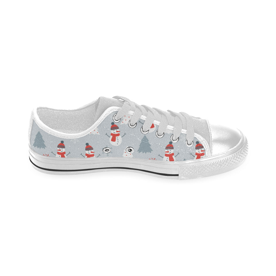Snowman christmas  tree snow gray background Men's Low Top Shoes White