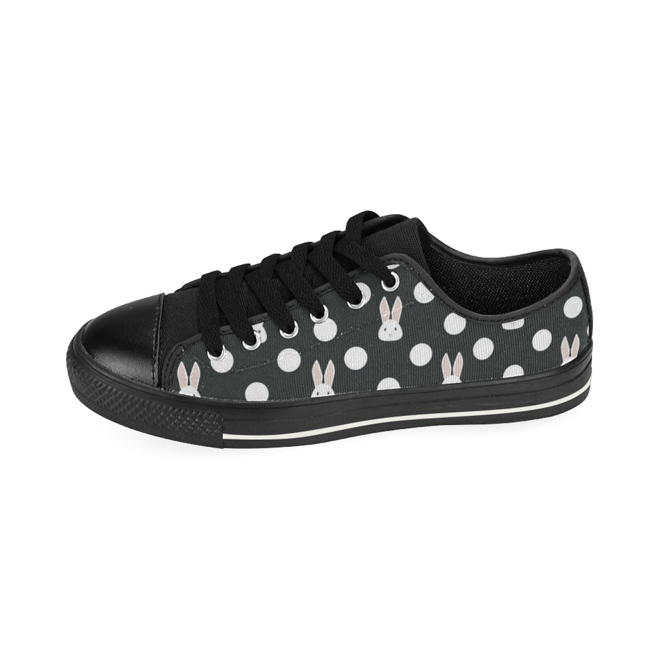 Cute white rabbit polka dots black background Men's Low Top Canvas Shoes Black