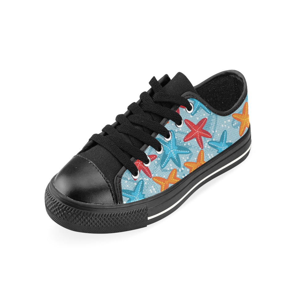 Blue red orange starfish pattern Men's Low Top Canvas Shoes Black