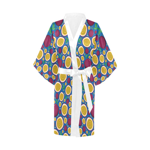 Passion fruit blue background Women's Short Kimono Robe