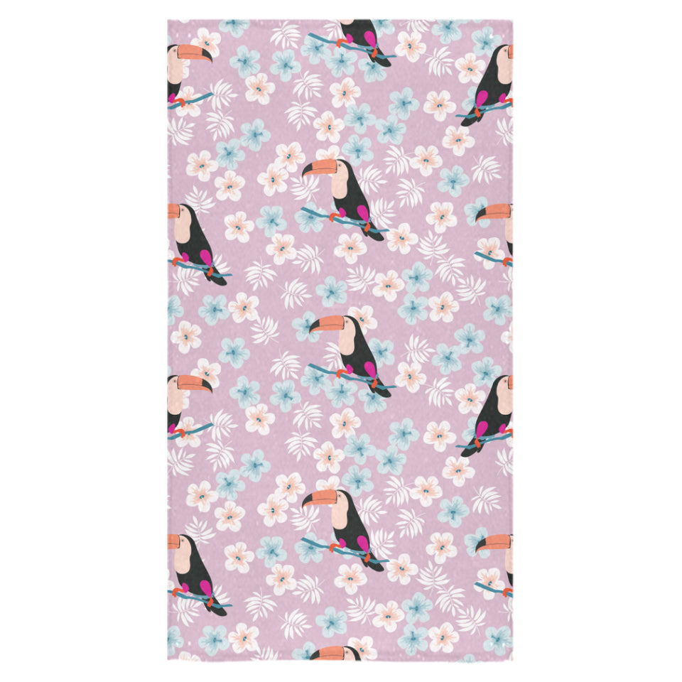 Beautiful toucan flower leaves Bath Towel