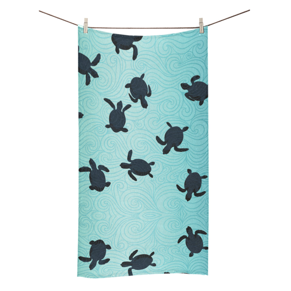 Sea turtle with blue ocean backgroud Bath Towel