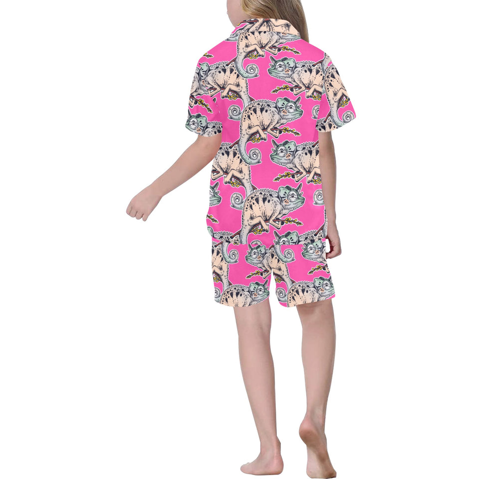 Chameleon lizard pattern pink background Kids' Boys' Girls' V-Neck Short Pajama Set