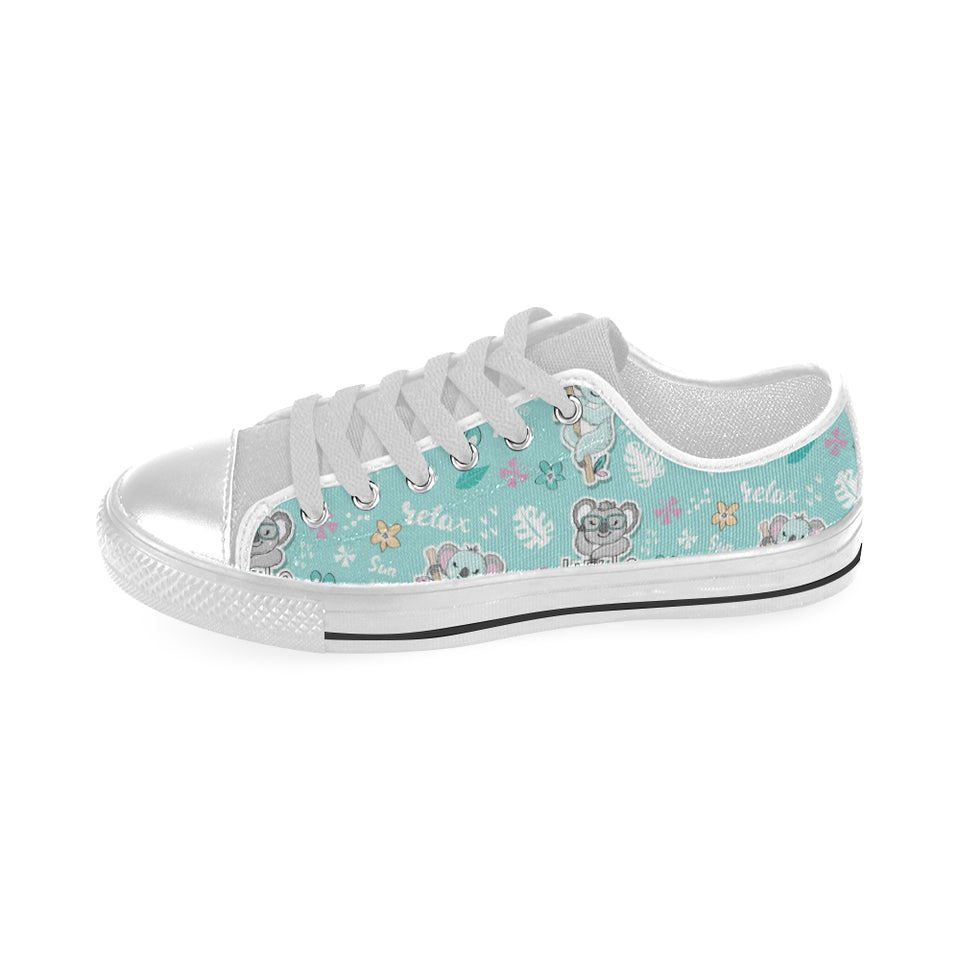 Cute koalas blue background pattern Men's Low Top Canvas Shoes White