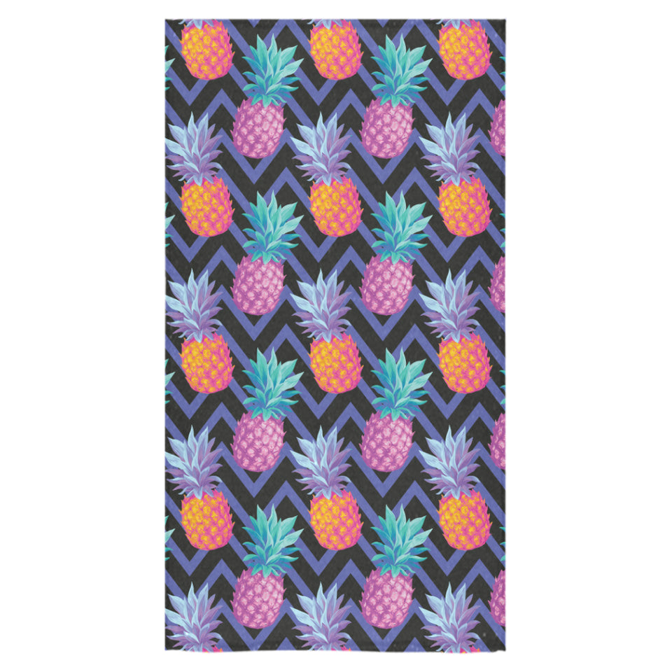 Pineapples pattern zigzag background Bath Towel