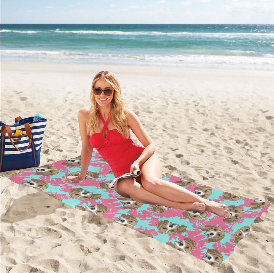 Beagle muzzles turquoise paint splashes pink patte Beach Towel