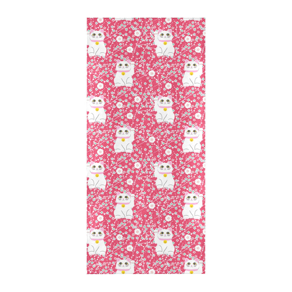 Maneki neko cat sakura pink background Beach Towel