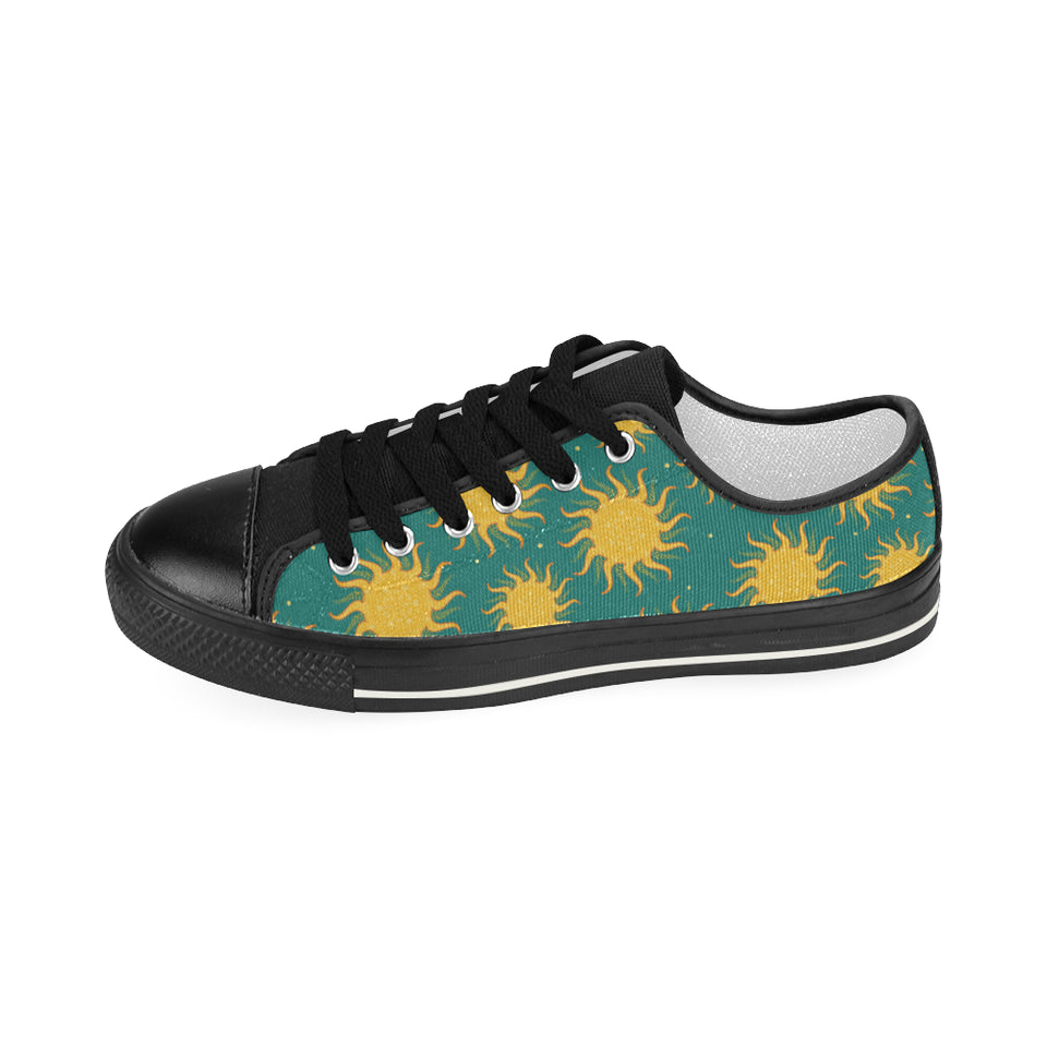 Sun green background Women's Low Top Canvas Shoes Black