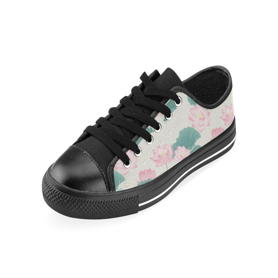 Pink lotus waterlily leaves pattern Men's Low Top Canvas Shoes Black