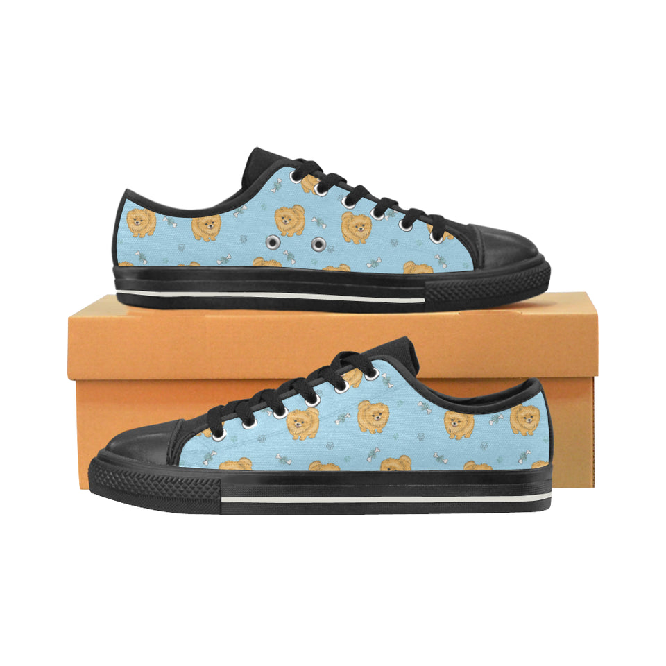 Brown cute pomeranian blue blackground Men's Low Top Canvas Shoes Black