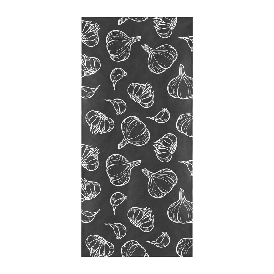 Garlic pattern black background Beach Towel