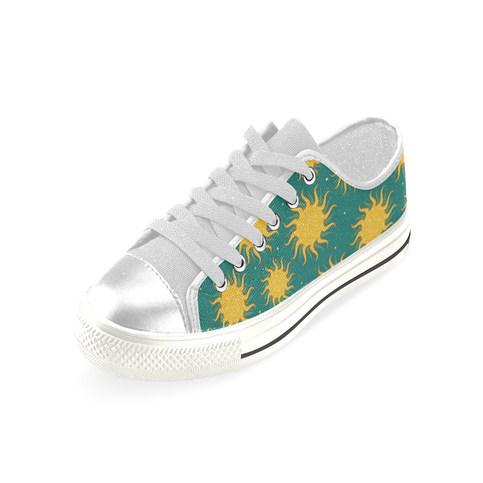 Sun green background Women's Low Top Canvas Shoes White