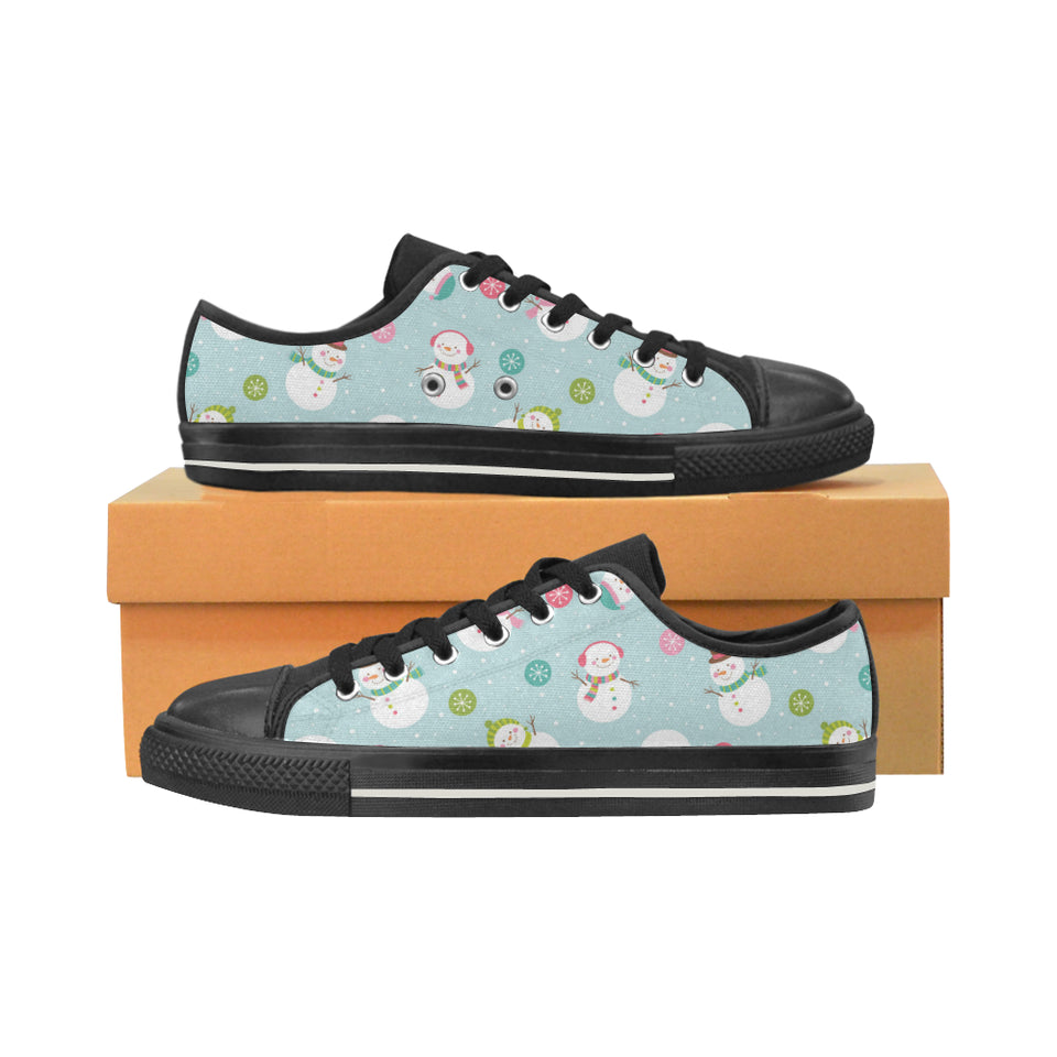 Cute snowman snowflake pattern Men's Low Top Canvas Shoes Black
