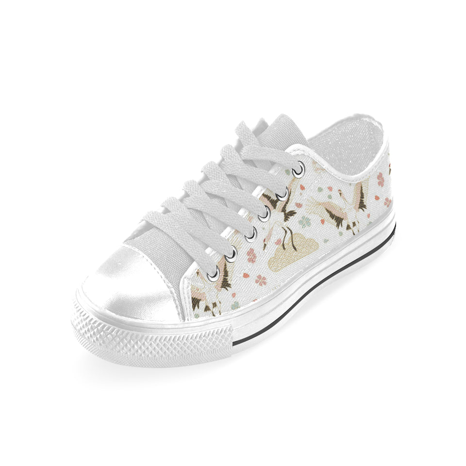 Beautiful Japanese cranes pattern Men's Low Top Canvas Shoes White