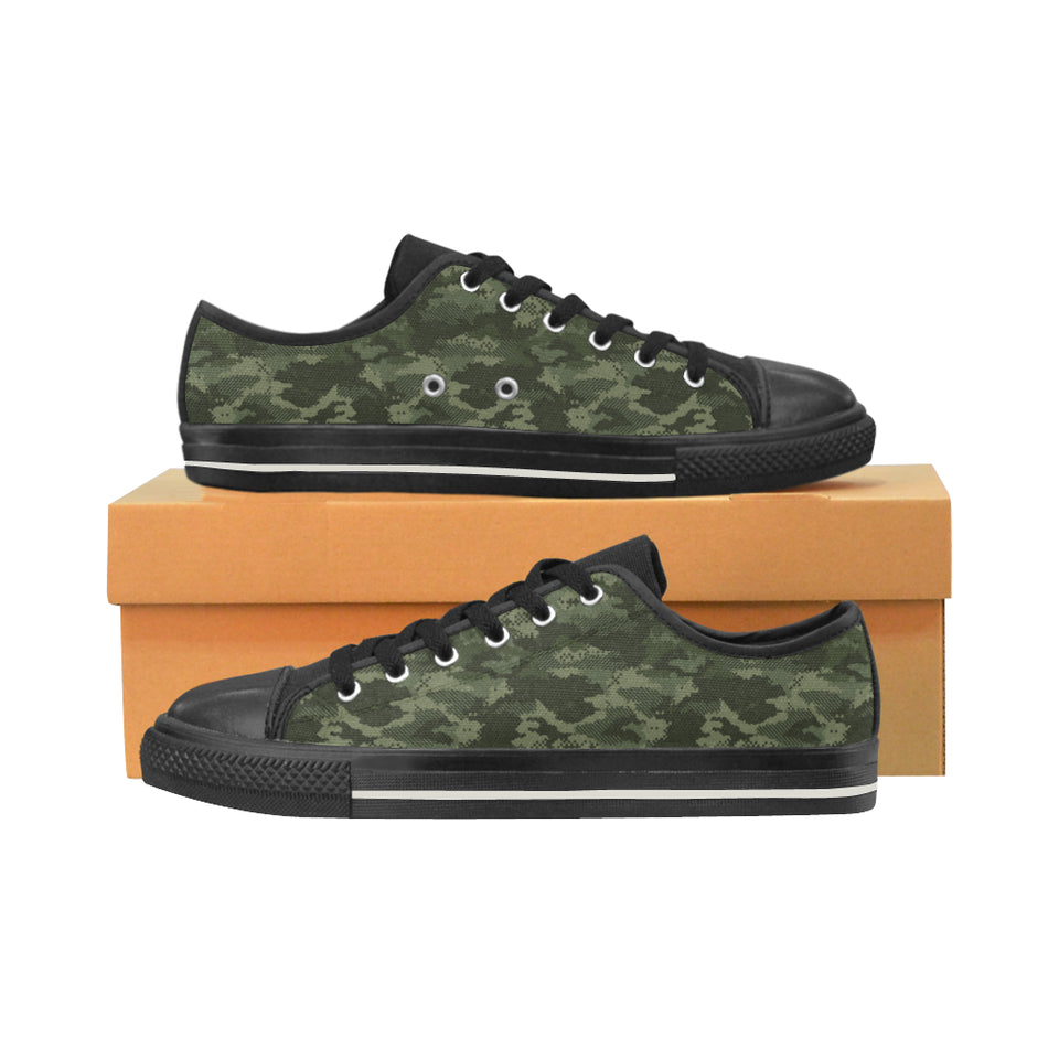 Digital Green camouflage pattern Men's Low Top Canvas Shoes Black