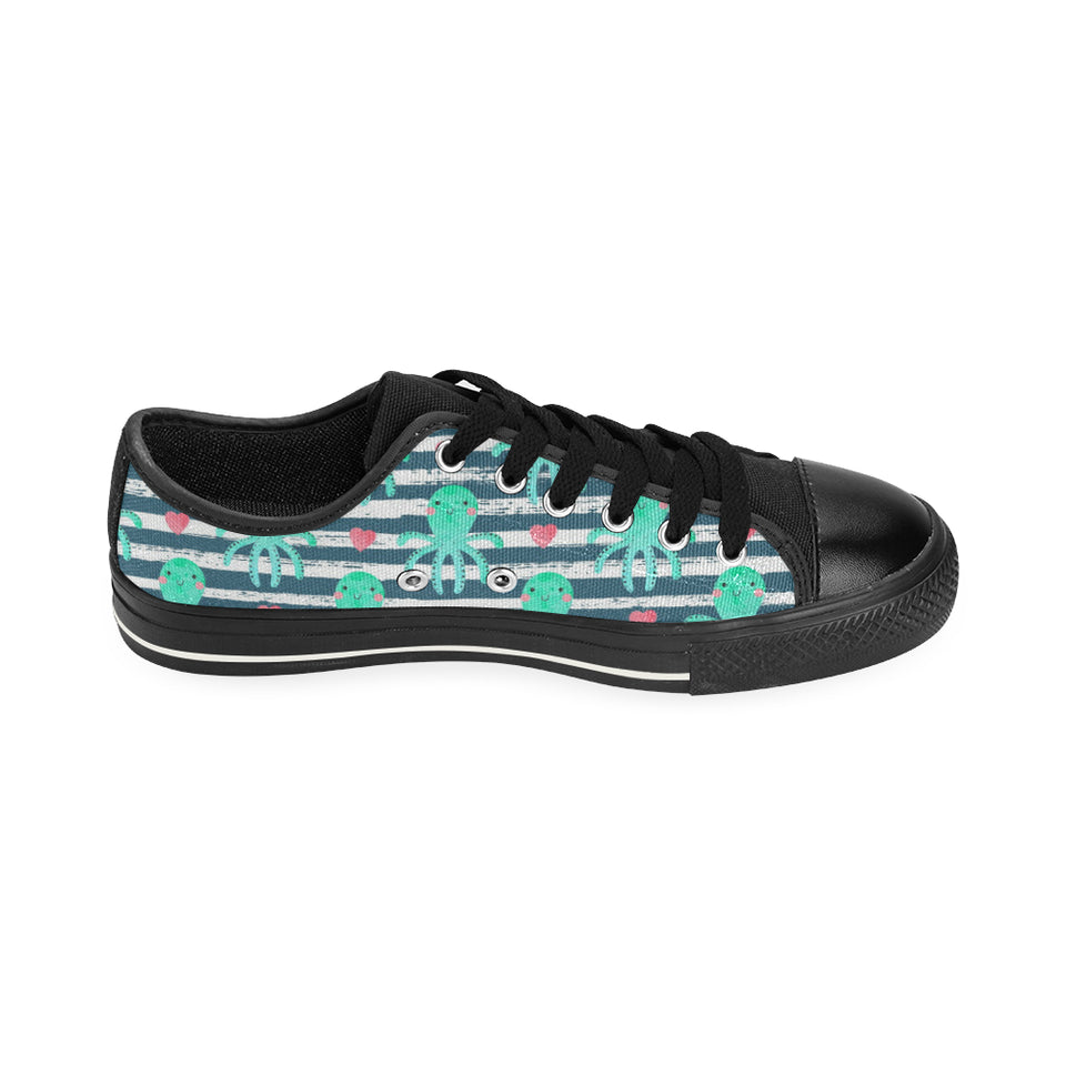 Cute octopuses heart striped background Men's Low Top Canvas Shoes Black