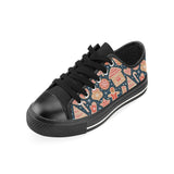 Christmas gingerbread cookie pattern Men's Low Top Canvas Shoes Black