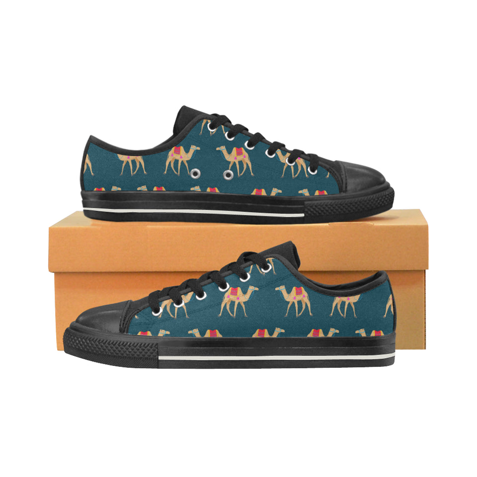 Camel pattern blue blackground Men's Low Top Canvas Shoes Black