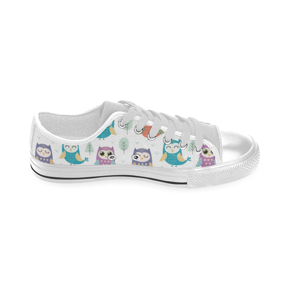 Cute owl pattern Men's Low Top Canvas Shoes White