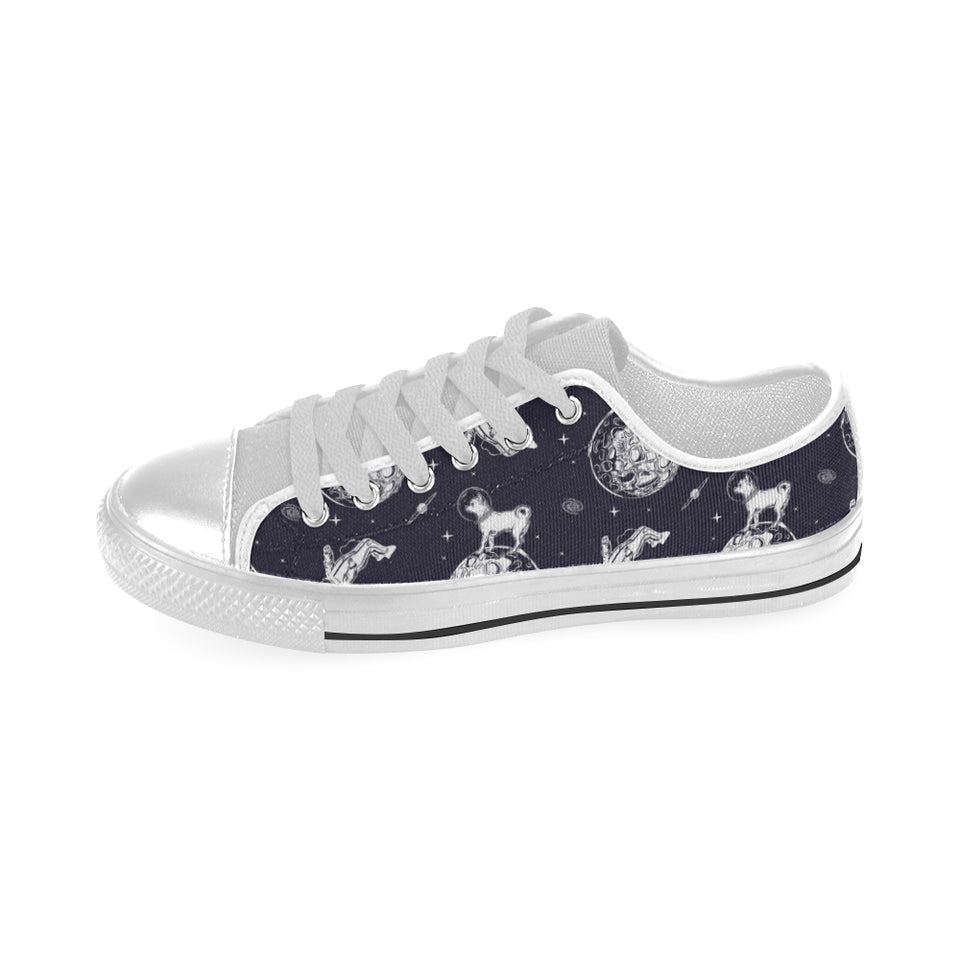 Chihuahua space helmet. astronaut pattern Men's Low Top Shoes White