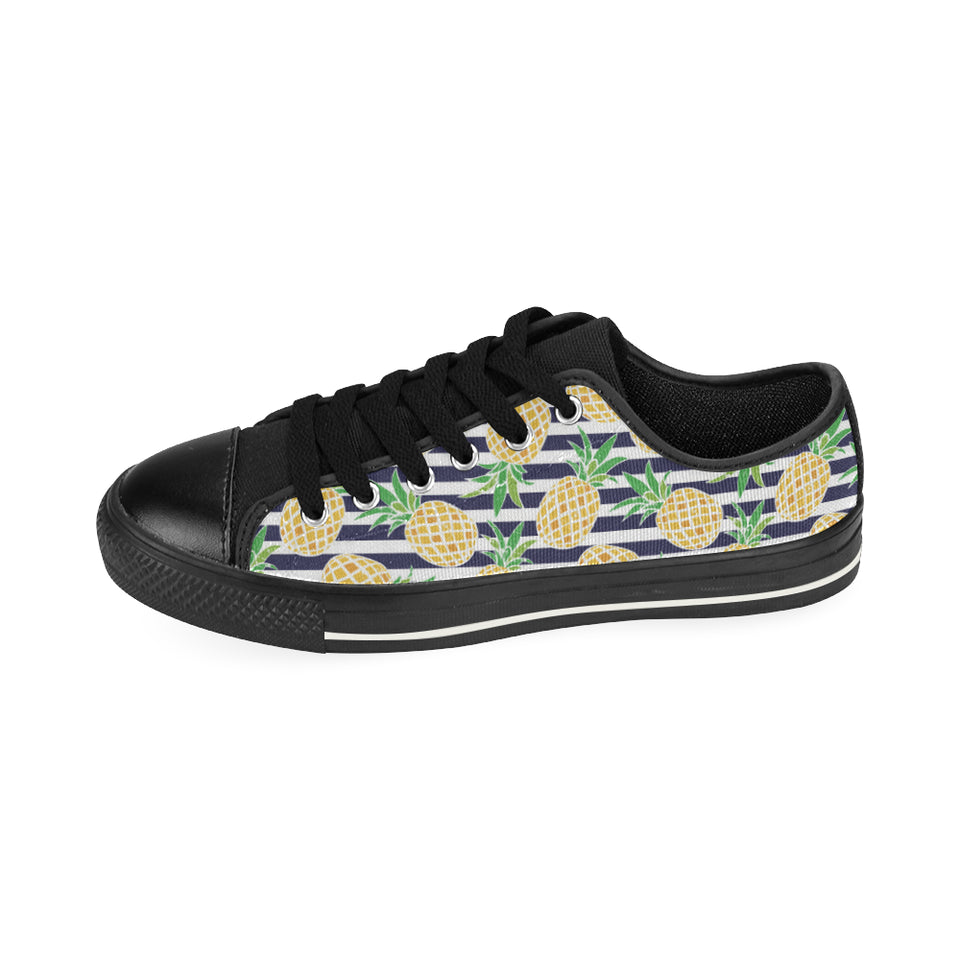 Pineapples pattern striped background Men's Low Top Canvas Shoes Black