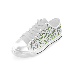 Hand drawn sketch style green Chili peppers patter Men's Low Top Shoes White