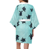 Sea turtle with blue ocean backgroud Women's Short Kimono Robe